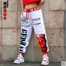 Новый модный бренд тренировочные брюки костюмы сценическая одежда Красный Белый граффити Брюки в стиле джаз-фанк полосатые шаровары Хип-хоп танцевальные брюки XI KA 32790409411